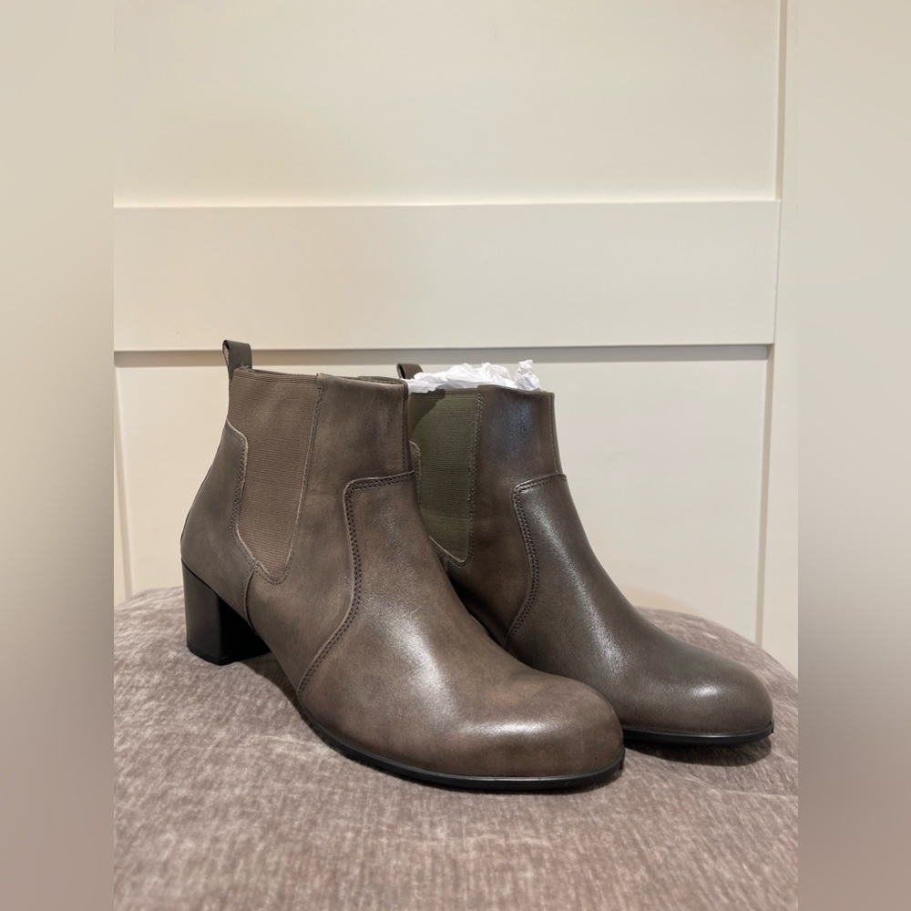 Ecco Women’s Shape 35 Brown Leather Ankle Boots
